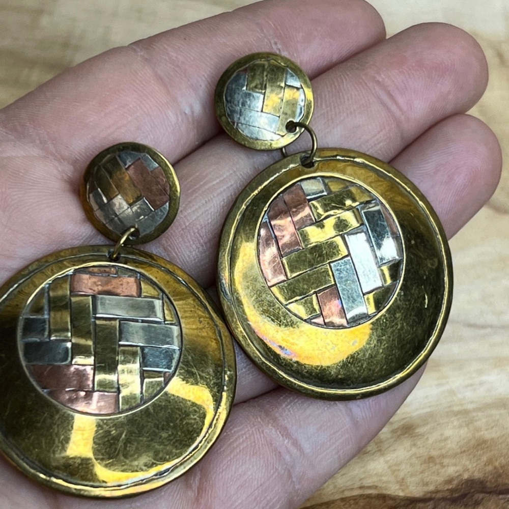 🚫SOLD🚫Vintage Tri-color Basket Weave Earrings Silver Copper Brass - Picture 4 of 8